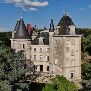 chateau-de-saint-bonnet-les-oules.hotels-rhonealpes.com/